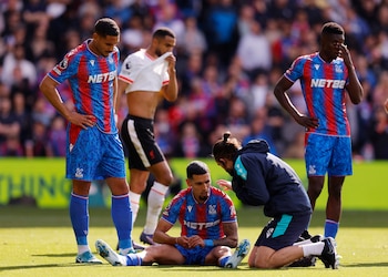 Maxence Lacroix viendo la lesión