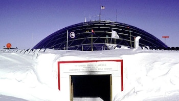 10 metros por año y sin visitas: así es la base Amundsen-Scott, la estación científica más extrema del planeta