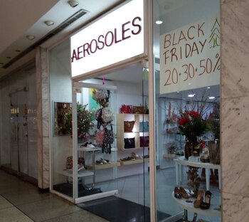 Locales vacíos en centros comerciales