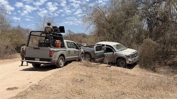 Persecución y ataque a balazos contra marinos culmina con el aseguramiento de un arsenal y dos camionetas en Sinaloa