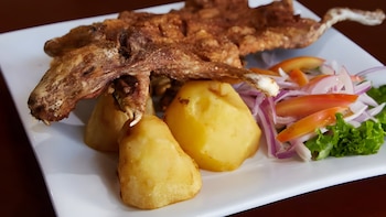 Exservidora del Gobierno Regional del Cusco es condenada por ofrecer S/ 2.000 ocultos en plato de cuy