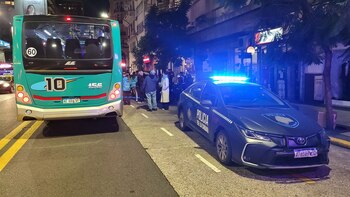 Nueve detenidos por robar celulares en colectivos en Recoleta