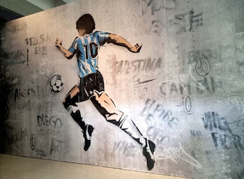 La llegada de “Maradona Vive” a Bogotá se enmarca en una tendencia creciente de experiencias inmersivas internacionales.