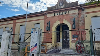 Denunciaron a una preceptora por robarse 45 mil dólares destinado a un viaje de los alumnos: “Me patiné la plata”