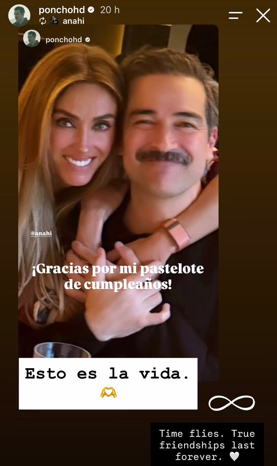 Anahí comparte una cena con Alfonso Herrera y Carolina Padrón
(RS)