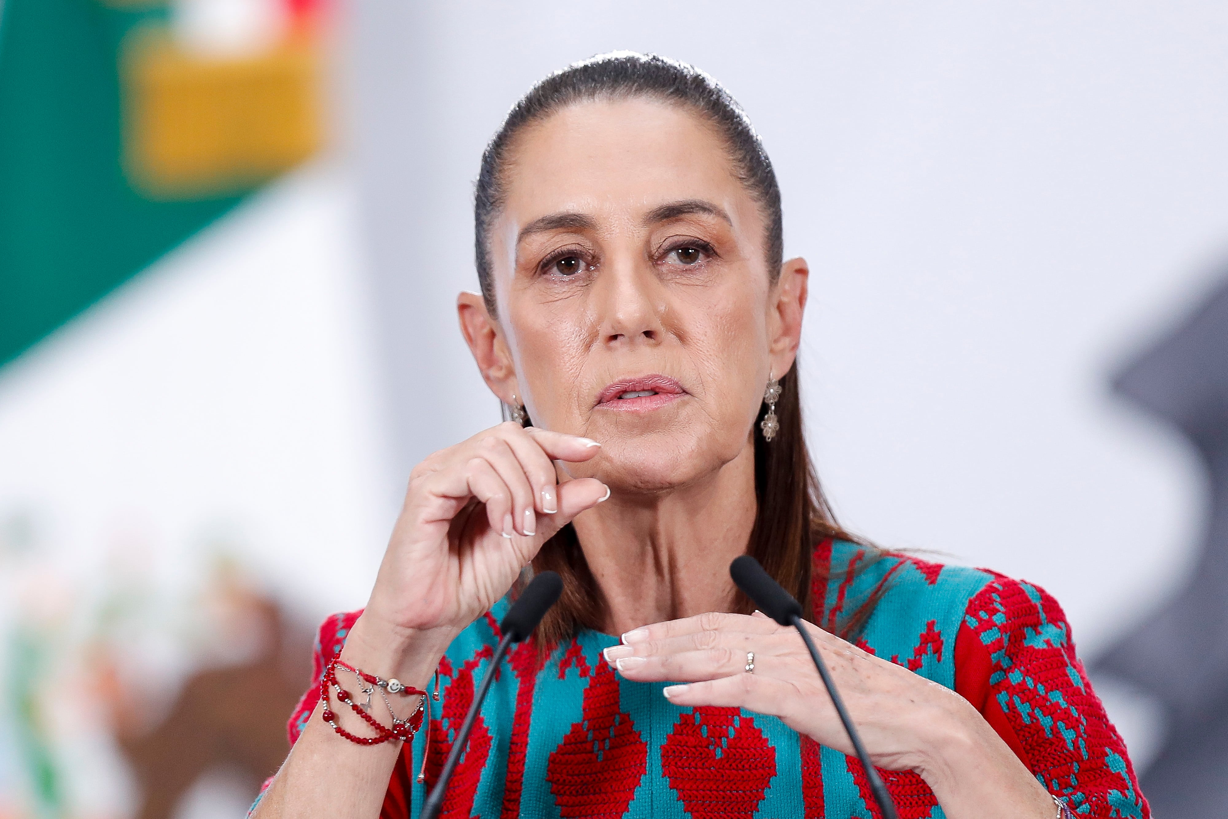 La presidenta de México, Claudia Sheinbaum, habla este miércoles durante una rueda de prensa en Palacio Nacional de Ciudad de México (México). EFE/ Isaac Esquivel