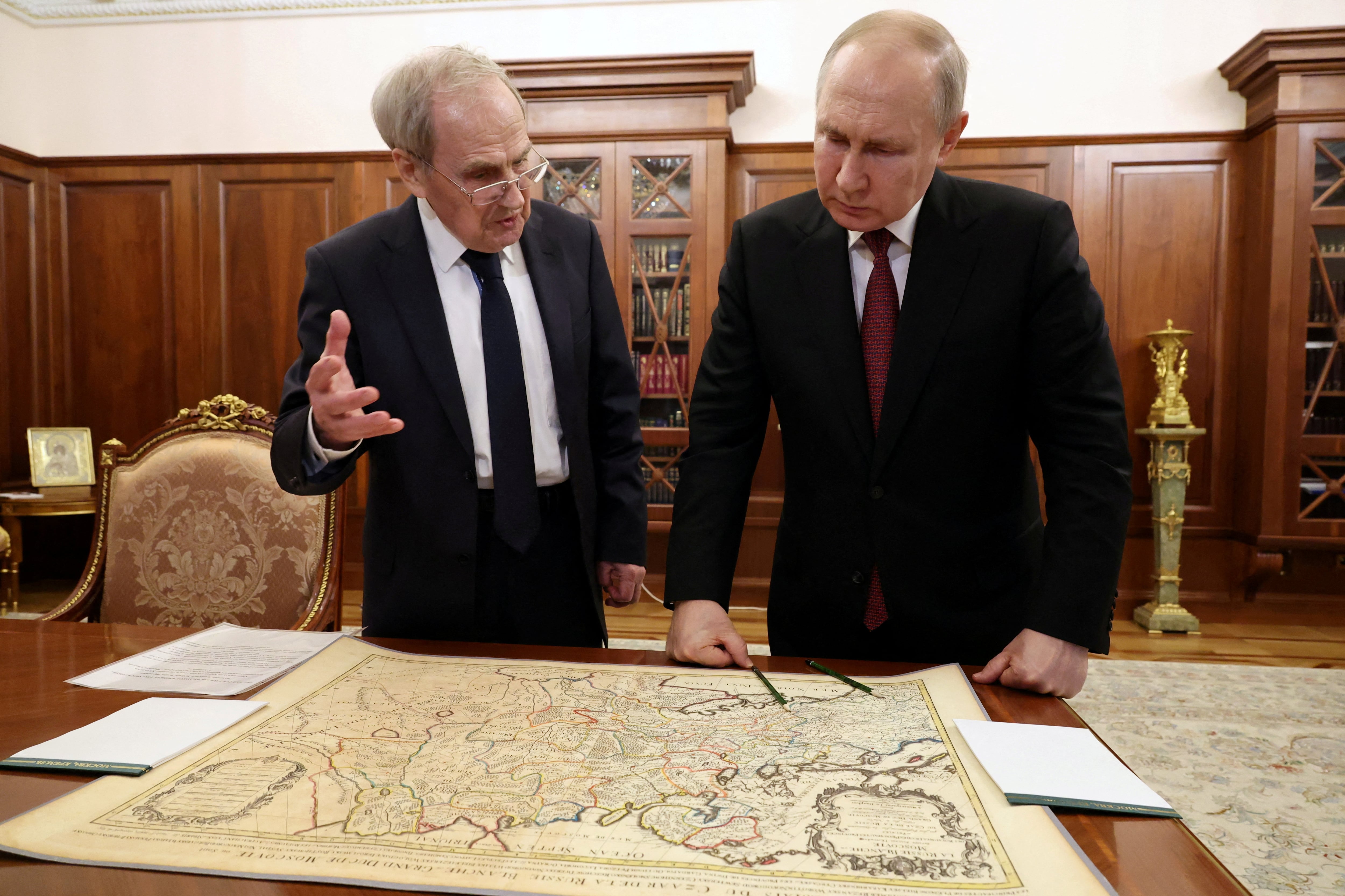 El presidente Vladimir Putin se reúne con el presidente del Tribunal Constitucional. La modificación constitucional de 2022, que anexionó territorios ucranianos, creó un