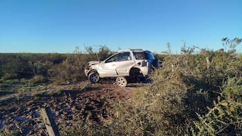 Accidente fatal en Río Negro: un hombre de 88 años perdió el control del auto, volcó y murió