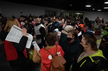 Refugiados ucranianos tratan de huir