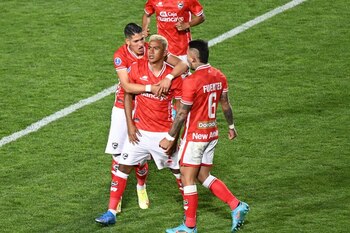 Gol sensacional de Josué Estrada