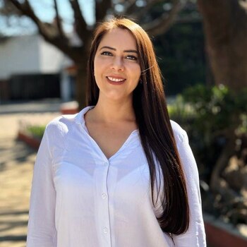 La mujer se define en