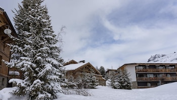 Al menos tres muertos, dos