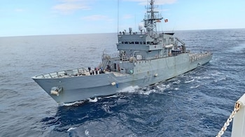 El patrullero de altura 'Serviola' finaliza su operación de vigilancia en el estrecho de Gibraltar y el mar de Alborán