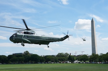 El Marine One, con Donald Trump a bordo, despega de la Casa Blanca en Washington, D.C (REUTERS/Eric Lee/Archivo)