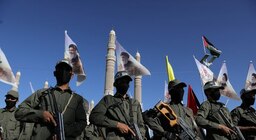 Estados Unidos sancionó a una red de traficantes que entrega armas a los rebeldes hutíes desde Rusia