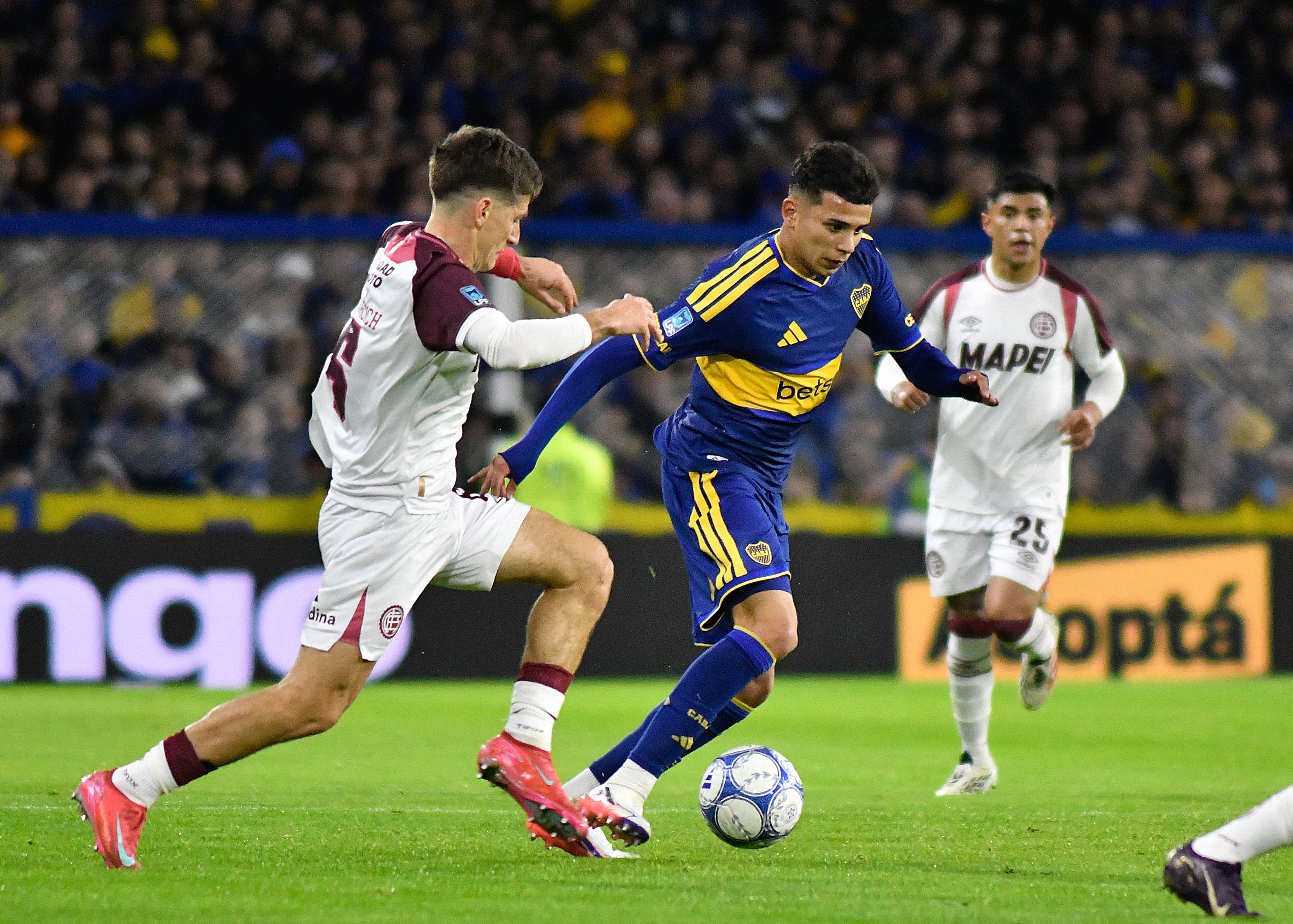 Leonel Flores, el delantero de Boca que protagonizó una discutida acción en La Bombonera (Crédito: Fotobaires)