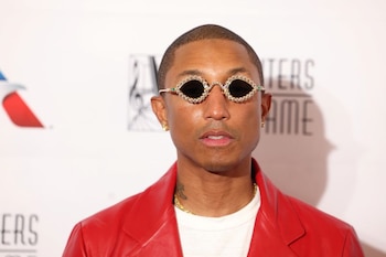 Andrew Bolton resaltó que los co-anfitriones como Pharrell Williams y A$AP Rocky son conocidos por su estilo arriesgado y vanguardista (REUTERS/Caitlin Ochs)