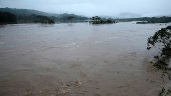 Tormenta tropical Cristina impacta la costa pacífica de Costa Rica y activa alertas en varias regiones