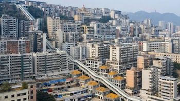 Inauguran la “Diosa”, la escalera mecánica más larga del mundo: 914 metros de altura y más de 20 minutos para llegar a la cima