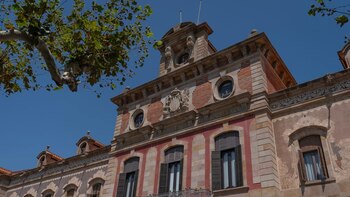 El PSC ganaría las catalanas (33-35) seguido de ERC (24-26) y AC (23-25), según el CIS catalán