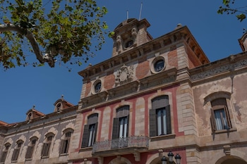 07/08/2024 Fachada del Parlament de Catalunya, a 7 de agosto de 2024, en Barcelona, Catalunya (España). Los Mossos d'Esquadra ultiman hoy el dispositivo de seguridad diseñado en los últimos días para garantizar la celebración del pleno de investidura que empieza mañana 8 de agosto y para impedir el acceso al Parlament de Carles Puigdemont, tras anunciar el expresident su voluntad de estar en el pleno. Un plan que contempla el cierre del parque de la Ciutadella, al que solo se permitirá acceder mediante la acreditación para asistir al pleno, según confirmaron fuentes policiales. Por su parte, el president del Parlament, Josep Rull, ha asegurado que no se procederá a la celebración del pleno de investidura si Puigdemont es arrestado.
POLITICA
David Zorrakino - Europa Press