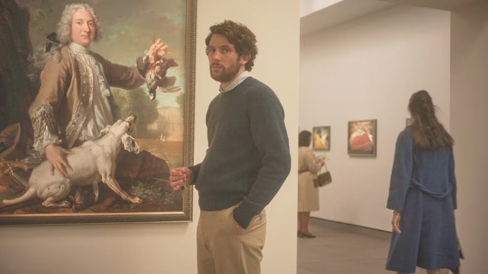 La actuación de Josh O'Connor como el ebanista desocupado que planifica un robo en un museo en