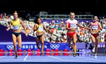 La australiana Ellie Beer, la colombiana Lina Esther Licona Torres, la polaca Justyna Swiety-Ersetic y la canadiense Zoe Sherar en la prueba de 400 metros en París 2024-crédito Sarah Meyssonnier/REUTERS