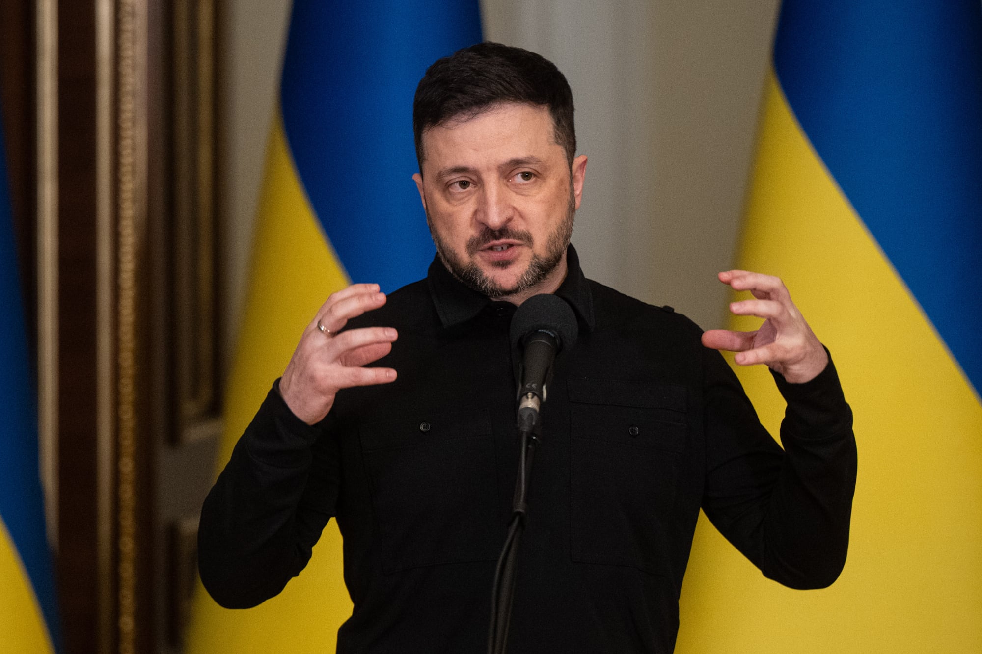 El presidente de Ucrania, Volodimir Zelensky, viajó a Florida para reunirse con Trump y analizar un plan de paz impulsado por Washington (AP)
