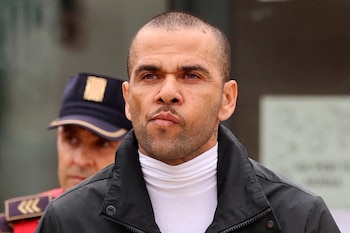 La controversia inicia a principios de 2023, cuando Pumas rescindió el contrato de Dani Alves tras su detención en Barcelona. REUTERS/Nacho Doce/File Photo