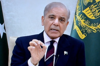 Sharif afirmó que el entendimiento fue logrado tras una intensa ronda de negociaciones y confirmó que ambas partes aceptaron detener las operaciones militares