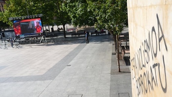 Realizan pintadas contra España en Eibar y colocan una pancarta en Bilbao contra 'La Roja'