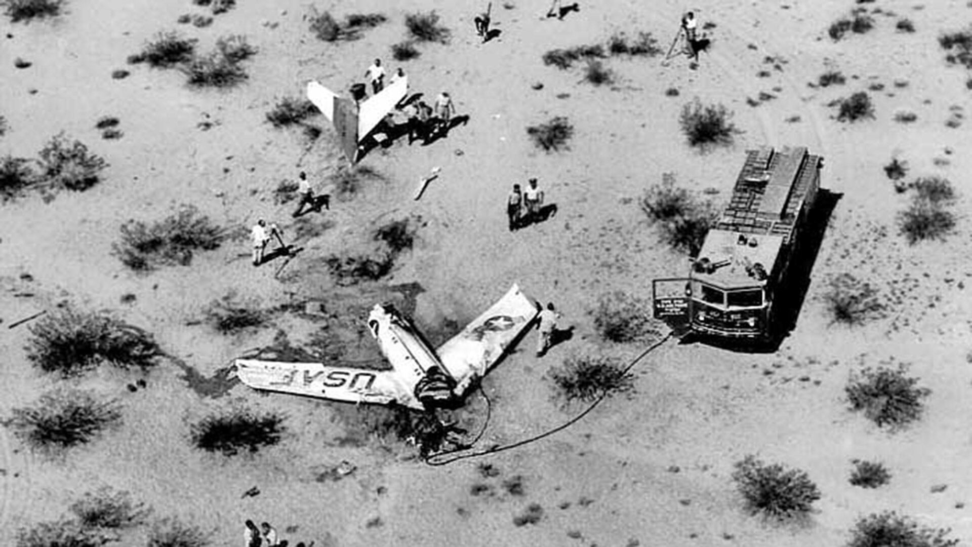 Cerca de la Base Edwards, en el desierto de Mojave. Los restos de la nave en la que Milburn Apt batió el récord de velocidad para luego fallecer