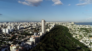 Abinader sostuvo que la República Dominicana mantiene un crecimiento económico anual superior al 4% por la coordinación entre la política monetaria y la política fiscal. (Foto cortesía Presidencia de la República Dominicana)