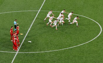 España festejó en los penales