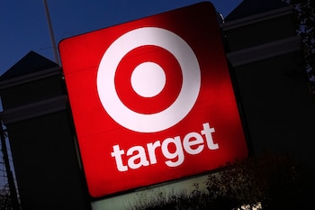 El grupo fortalece su liderazgo logístico y compite frente a Target y Ulta Beauty con innovación y precios bajos en el segmento de belleza (AP Foto/Charles Krupa, Archivo)