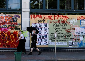 A pesar de ser una forma de arte, el graffiti sin consentimiento enfrenta regulaciones legales para proteger la propiedad. (REUTERS/Lindsey Wasson)