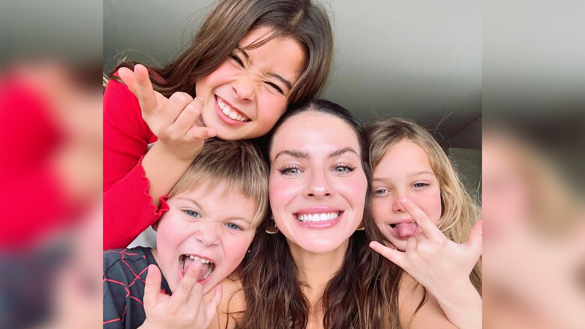 La actriz no podrá ser acompañada por sus hijos menores luego de que Benjamín Vicuña pidiera la revocación del permiso (Instagram)