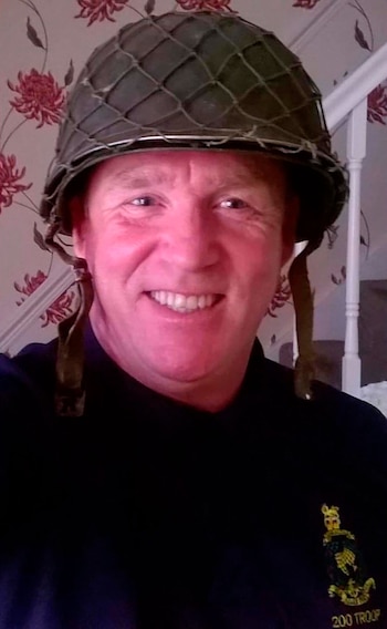 Andy con el casco de