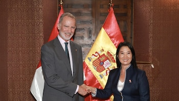 El Rey se reúne en Lima con Fujimori antes de su toma de posesión como presidenta de Perú