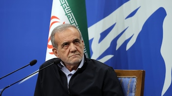 Criticas contra Pezeshkian por disculparse