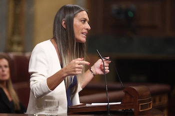 02/10/2026 La portavoz de Junts en el Congreso, Miriam Nogueras, interviene durante una sesión plenaria, en el Congreso de los Diputados, a 2 de octubre de 2026, en Madrid (España). El Congreso vota hoy la convalidación o derogación de los dos Reales Decretos en materia de vivienda publicados por el Gobierno esta semana en el BOE. En concreto se tratan del Real Decreto-ley 26/2026, de 29 de septiembre, por el que se adoptan medidas urgentes para la protección de la función social de la vivienda y la ampliación de la oferta de vivienda asequible, y del Real Decreto-ley 27/2026, de 29 de septiembre, por el que se adoptan medidas urgentes para reforzar la estabilidad de los contratos de arrendamiento de vivienda habitual.
POLITICA
Eduardo Parra - Europa Press