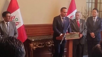 José Jerí recibe la medalla de honor en el Congreso durante ceremonia privada