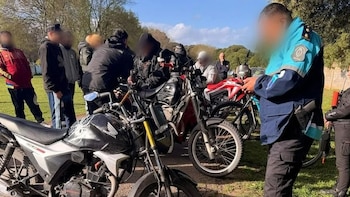 Mar del Plata: una caravana acompañó un corte fúnebre, tiraron tiros al aire y la policía secuestró 42 motos