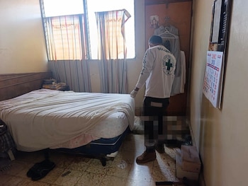 Dos adultos mayores fueron hallados muertos dentro de una vivienda de Santa Ana Centro. (Cortesía: Cruz Verde Salvadoreña Santa Ana)