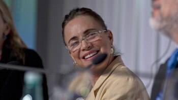 Tras echar a su secretario