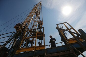 Tensiones comerciales y un abrupto descenso en los precios del crudo llevaron a la petrolera colombiana a registrar pérdidas considerables - crédito Pavel Mikheyev / Reuters