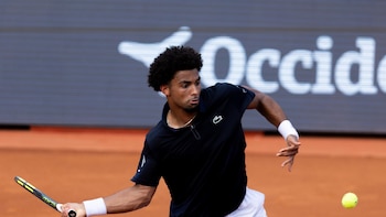 El francés Arthur Fils culmina su semana grande en Barcelona y conquista el Godó