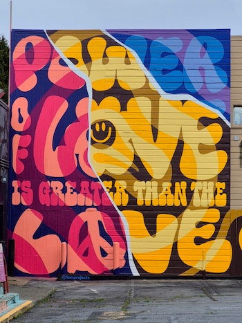 Un vibrante mural en Haight-Ashbury,