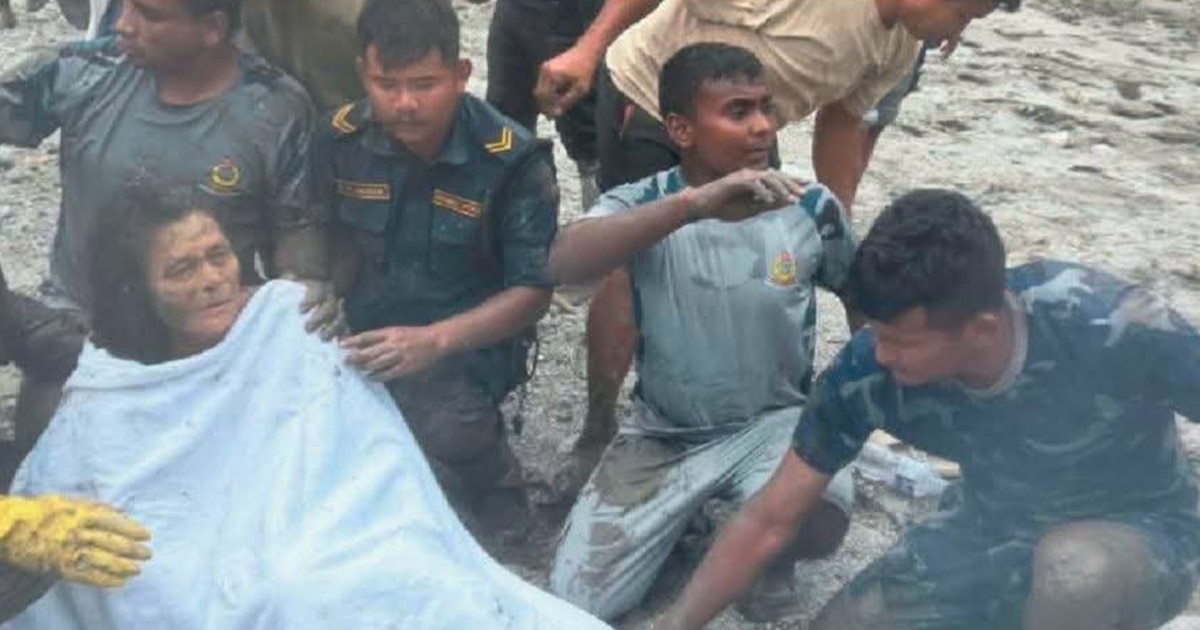 Una voz entre el lodo guía otro rescate con vida en Nepal