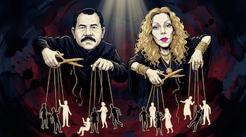 Caricatura editorial de Daniel Ortega y Rosario Murillo como titiriteros con tijeras doradas, cortando hilos que manipulan siluetas de personas.